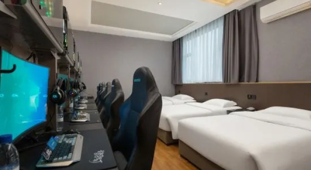 Кровать в общем номере Yueyang Zhuzijian Hotel