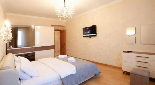 Serviced Apartment on Rustaveli Avenue, Забронировать Апартаменты/квартира Мтацминда Тбилиси, рядом с Тбилисский театр оперы и балета