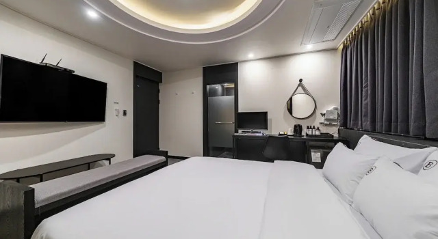Номер Superior Daejeon Brown Dot Wolpyeong