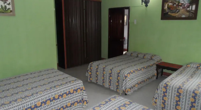 Четырёхместный номер Economy Casa Landivar Hotel