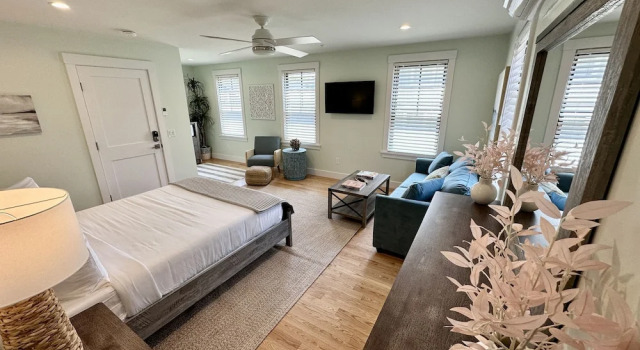 Downtown Newport 1br Suite W/ Parking & Ensuite - Unit 3 1 Bedroom Apts, Забронировать Апартаменты/квартира Апартаменты Ньюпорт, рядом с Развлекательный центр Ryan Family Amusements, Апартаменты/квартира