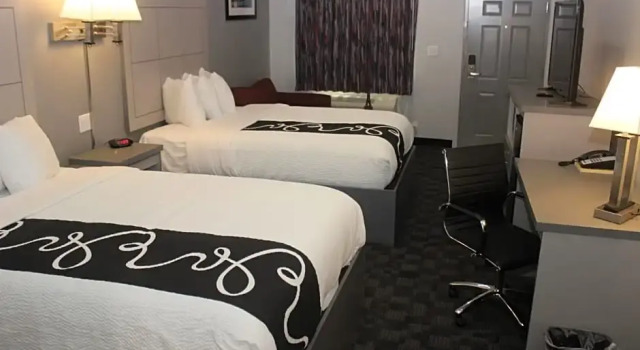Номер Deluxe Paris Inn & Suites