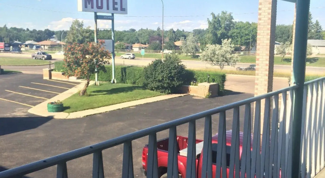 Satellite Motel, Rezerwuj Motel Hotele w Southern Alberta z parkingiem, Parking