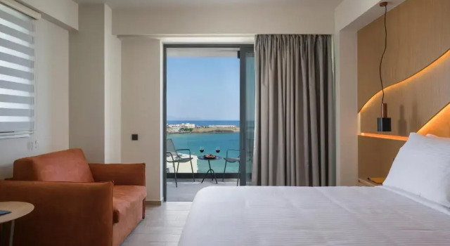 Трёхместный номер Standard с видом на море Hyperion City Hotel & Spa