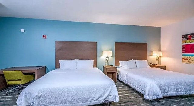 Четырёхместный люкс Hampton Inn Oakland-Hayward