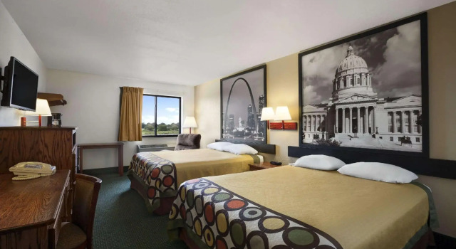 Четырёхместный номер Standard Super 8 by Wyndham Bowling Green