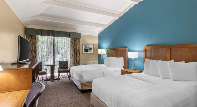 Четырёхместный номер Standard Best Western Charleston Inn