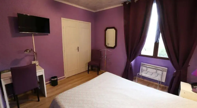 Hôtel le Bocage, Book Hotel Hoteller i Montmarault med parkering, Parkering