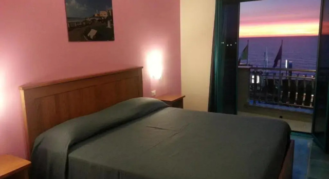Двухместный номер Standard с балконом и с видом на море Serpa Hotel