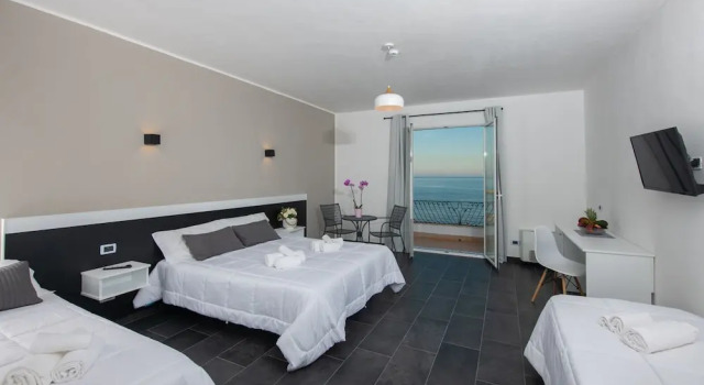 Четырёхместный номер Standard Baia D'Oro Hotel
