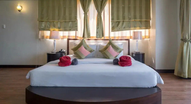 Полулюкс Grand Jomtien Palace Hotel