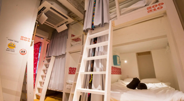 Кровать в общем номере (женский номер) Senba Hostel