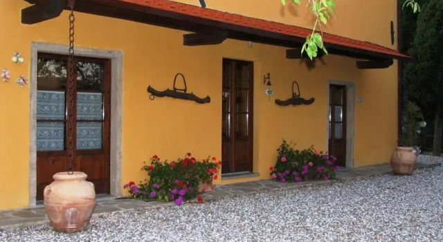 Country House Le Beone, Book Hotel Hoteller i Lari med pool, Swimmingpool