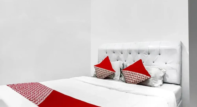 OYO 90941 Egelsa 2020 Syariah, Book Hotel Jakarta Jakarta Province, near Arion Mall