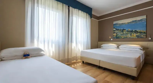 Трёхместный номер Standard c 1 комнатой iH Hotels Padova Admiral