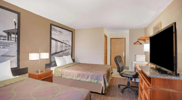 Четырёхместный номер Standard Super 8 by Wyndham Fort Madison