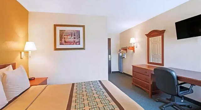 Номер Standard Days Inn by Wyndham Charlotte/Woodlawn Near Carowinds
