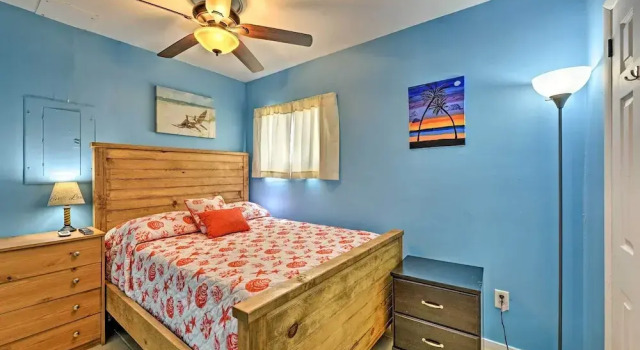 Апартаменты Walk to Beach: Coastal Brigantine Condo w/ Patio!