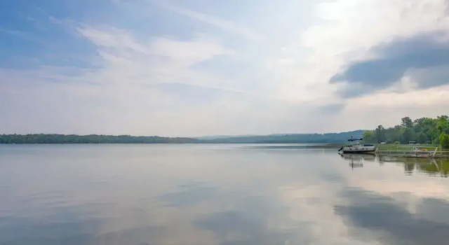 Коттедж Bring Your Boat! Little Traverse Lake Getaway