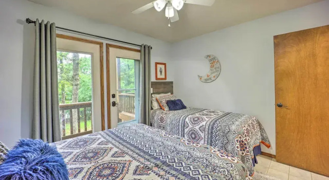 Waterfront Home on Beaver Lake w/ 2 Decks!, Buchen Sie Ferienhaus Lost Bridge Village USA