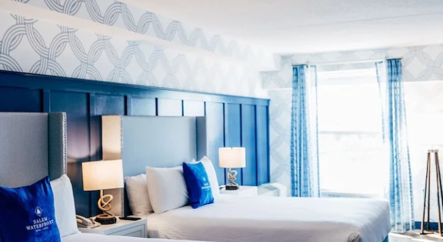 Четырёхместный номер Deluxe Salem Waterfront Hotel & Suites