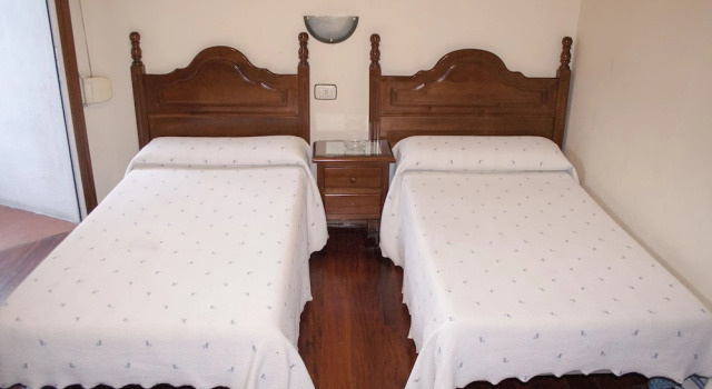 Двухместный номер Economy с балконом Pensión Residencia Buenos Aires