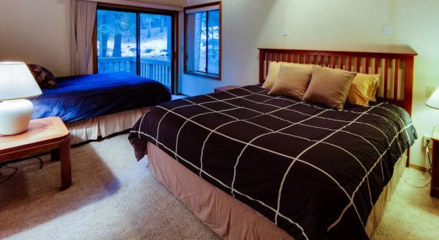 Northstar Logging Trail Lodge, Забронировать Отель Отели Траков с парковкой, рядом с Поле для гольфа Northstar California, Парковка