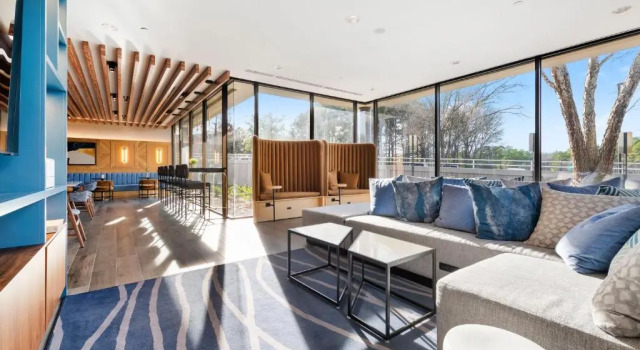 Четырёхместный клубный номер Standard Sheraton Chapel Hill
