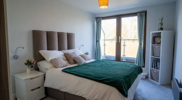 Surrey Hills Escape: Riverside Walks & Quick Links, Book Lejlighed Godalming Surrey Hills