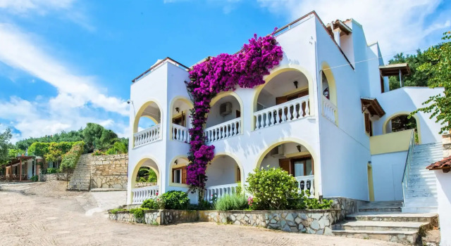 Dionysos Apartments
