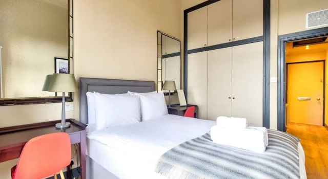 Lothian Road Apt With Castle View & Elevator, Забронировать Апартаменты/квартира Мерчистон Эдинбург, рядом с Камера обскура и мир иллюзий