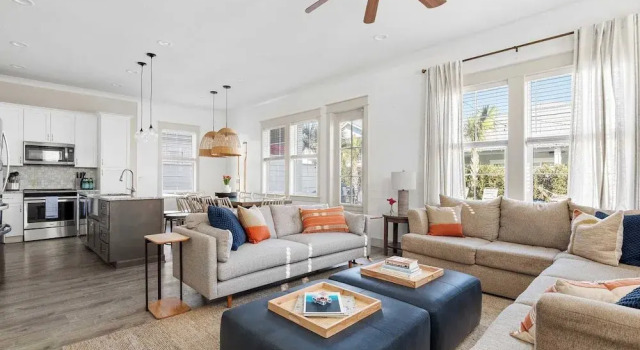 Коттедж Sleeps 18! 7bdr, Backyard Pool, Walk to Beach Miramar Beach Jewel by Avantstay