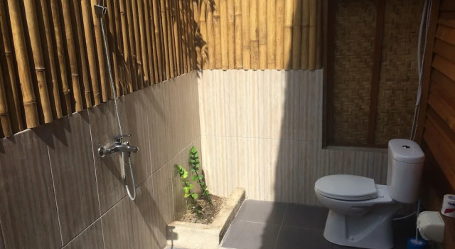 Бунгало с балконом и с красивым видом из окна Damai Bungalows