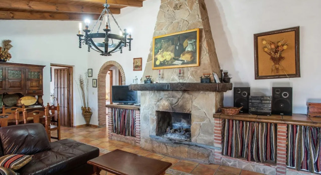 Roofed Cottage in Andalusia with fantastic pool and garden