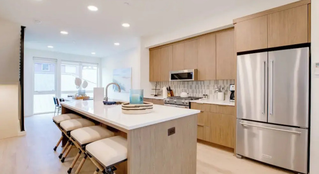 Апартаменты Luxe Seaside Vacation Rental: Walk Downtown!