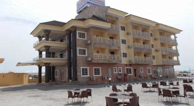 Vantage Beach Hotel and Resort, Book Ferieresort Maroko Eti-Osa