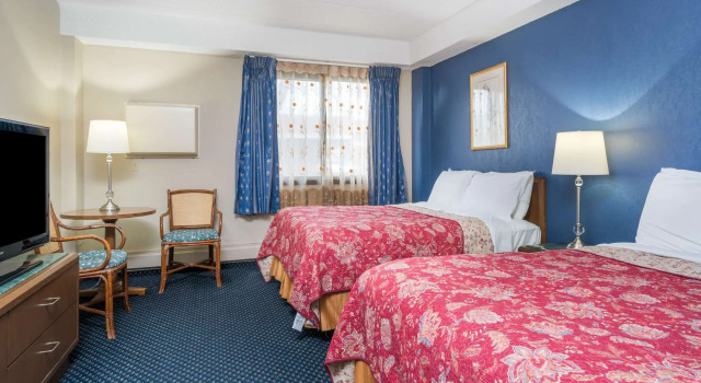 Четырёхместный номер Standard Knights Inn Litchfield