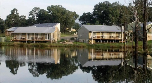 Люкс с видом на бассейн Starline Alpacas Farmstay Resort