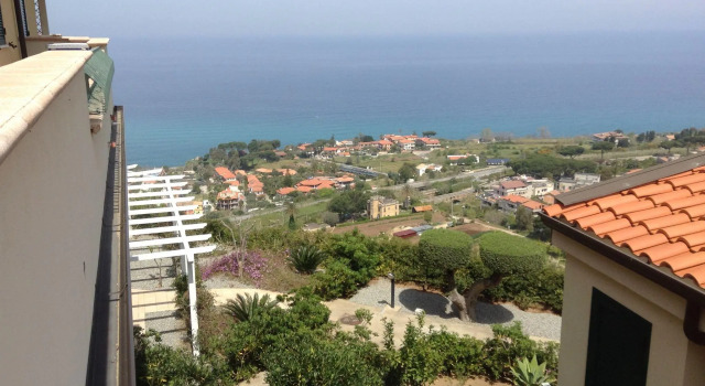 Апартаменты Apartment in Tropea With Sea Views & Pool