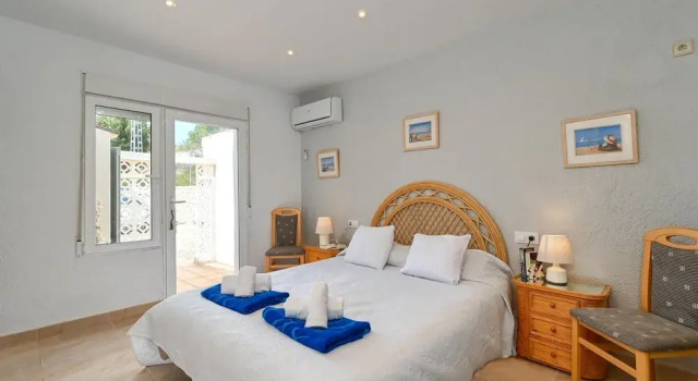 Ker Blanc in J vea With 5 Bedrooms and 4 Bathrooms