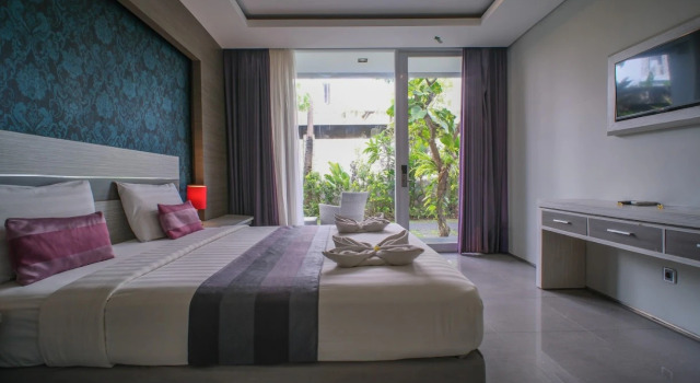 Номер Deluxe с видом на бассейн Kamini Legian Hotel