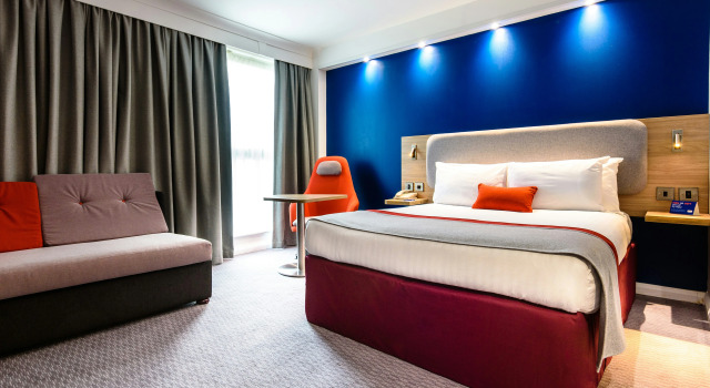 Holiday Inn Express Portsmouth Gunwharf Quays by IHG, Забронировать Отель Отели Портсмута с бассейном, рядом с Portsmouth Combined Courts Centre, Бассейн