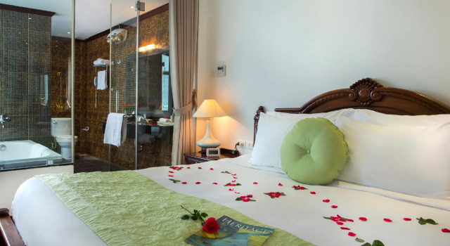 Номер Deluxe Mercury Central Hotel Hanoi
