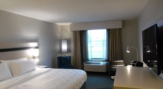 Crowne Plaza Bloomington-normal, Book Hotel Hoteller i Normal med pool, Swimmingpool