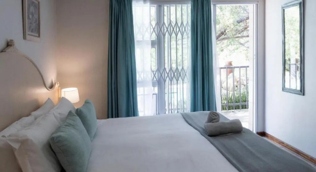 Двухместный номер Standard с видом на бассейн Park Living Guesthouse
