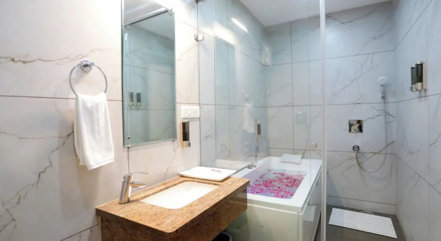 Номер Luxury Hotel Dolphin International