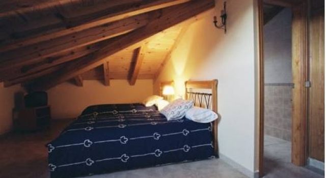 ALTOGREDOS Hotel Rural y apartamentos turísticos, Забронировать Отель Ойос-дель-Эспино Sierra de Gredos