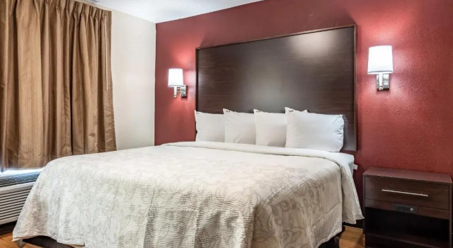 Четырёхместный люкс Red Roof PLUS+ & Suites Atlanta Airport South