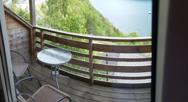 Трёхместный номер Standard с балконом Hellesylt Hostel