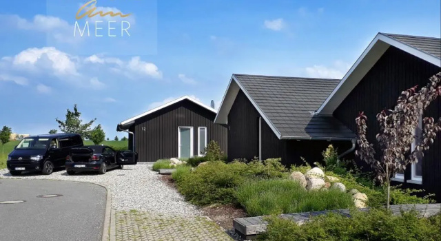 Коттедж Schwarzes Holzferienhaus mit Sauna in Zierow -- SONNENECK -- 500m zum Ostsee-Strand, 4 - 6 Personen